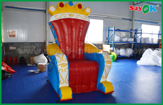 Biru Dan Merah PVC Custom Iklan Inflatables Tahta / Sofa Untuk Prop